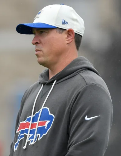 Leonhard brings aggressive approach transforming Bills defense